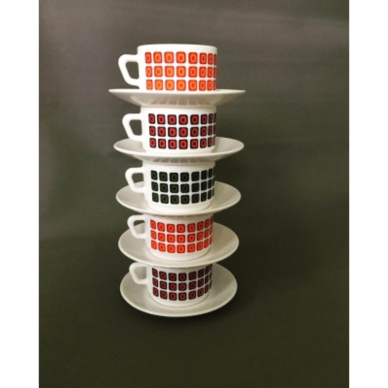 Vintage Arcopal koppen en schotels